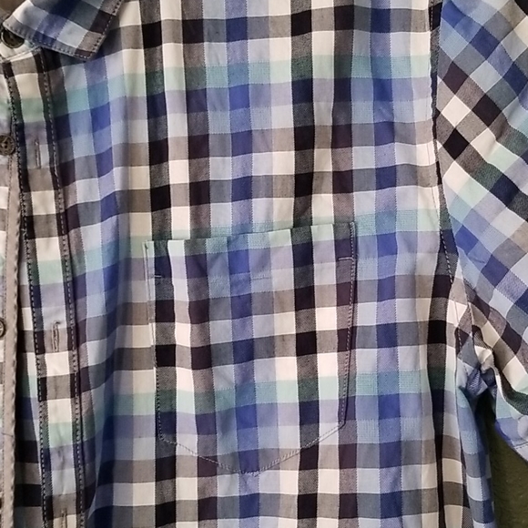 Button collared shirt - Picture 3 of 3